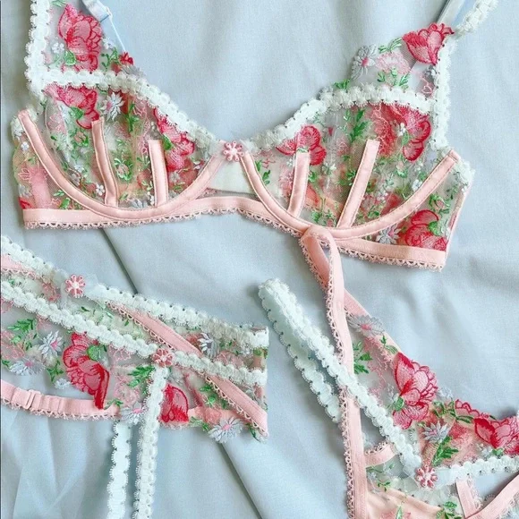 FOR LOVE & LEMONS Swaying Rose Bra - Picture 6 of 9